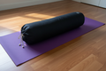 Bolster sobre mat de yoga